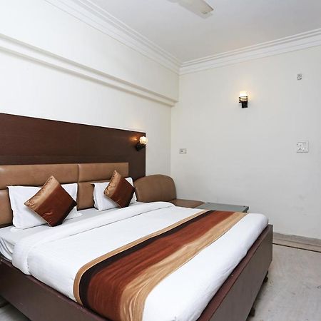Vaccinated Staff - Oyo 5515 Hotel Blue Palace กวาลิออร์ ภายนอก รูปภาพ