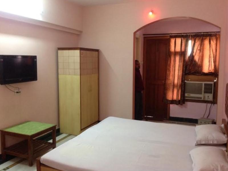 Vaccinated Staff - Oyo 5515 Hotel Blue Palace กวาลิออร์ ภายนอก รูปภาพ