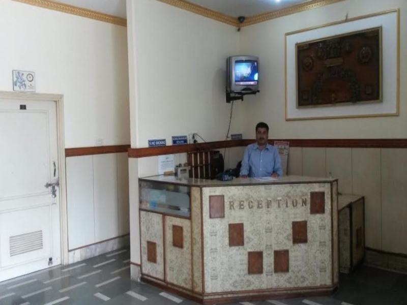 Vaccinated Staff - Oyo 5515 Hotel Blue Palace กวาลิออร์ ภายนอก รูปภาพ