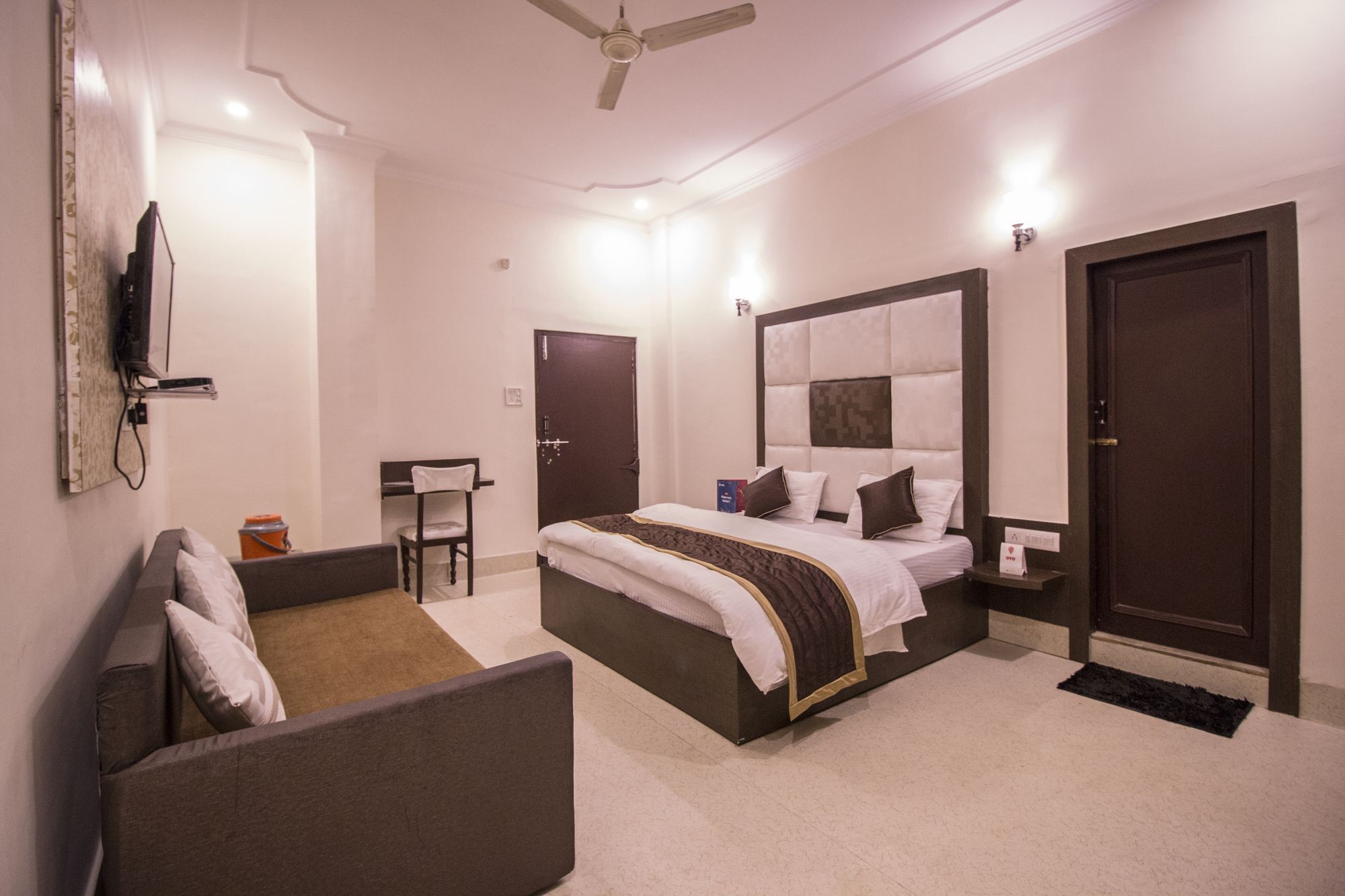 Vaccinated Staff - Oyo 5515 Hotel Blue Palace กวาลิออร์ ภายนอก รูปภาพ