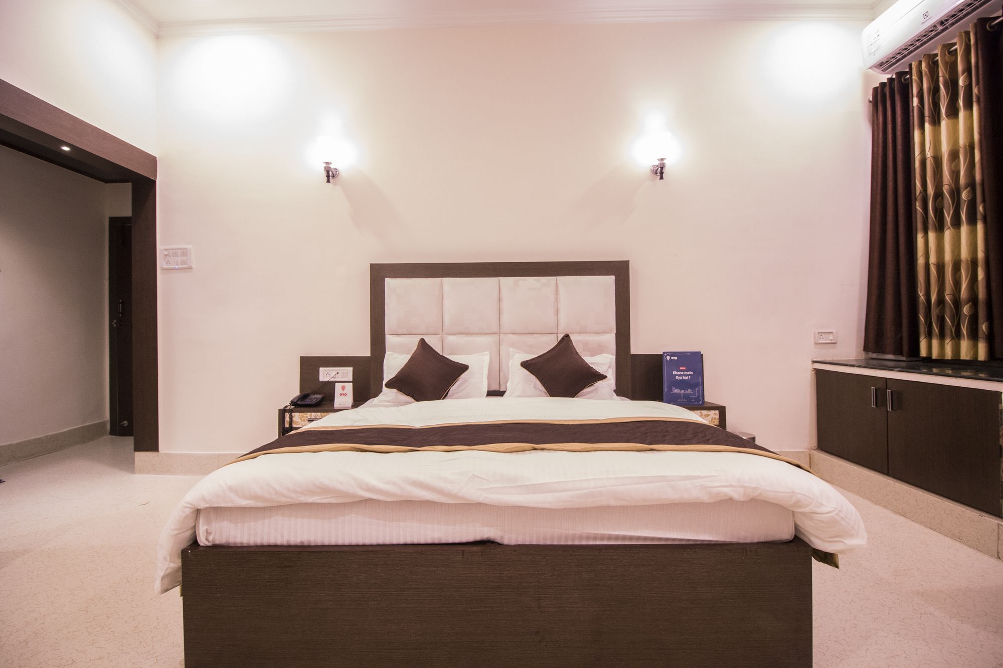 Vaccinated Staff - Oyo 5515 Hotel Blue Palace กวาลิออร์ ภายนอก รูปภาพ