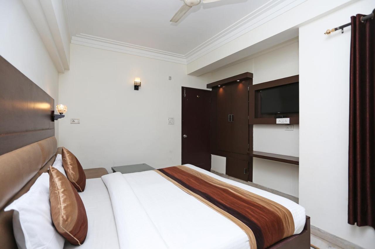 Vaccinated Staff - Oyo 5515 Hotel Blue Palace กวาลิออร์ ภายนอก รูปภาพ